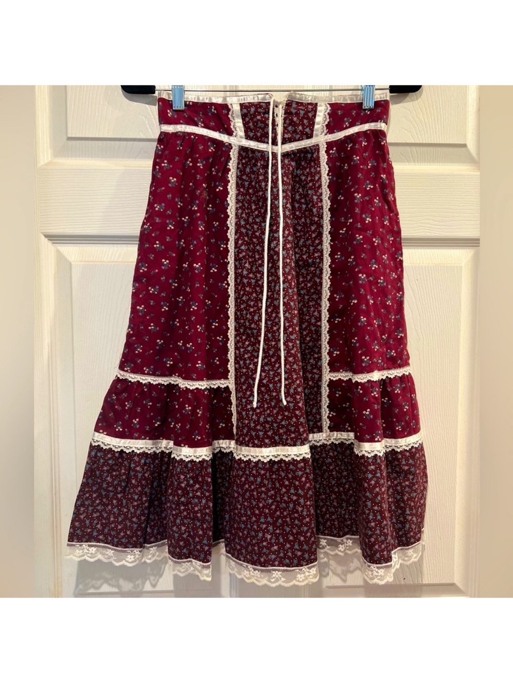 Gunne sax red skirt